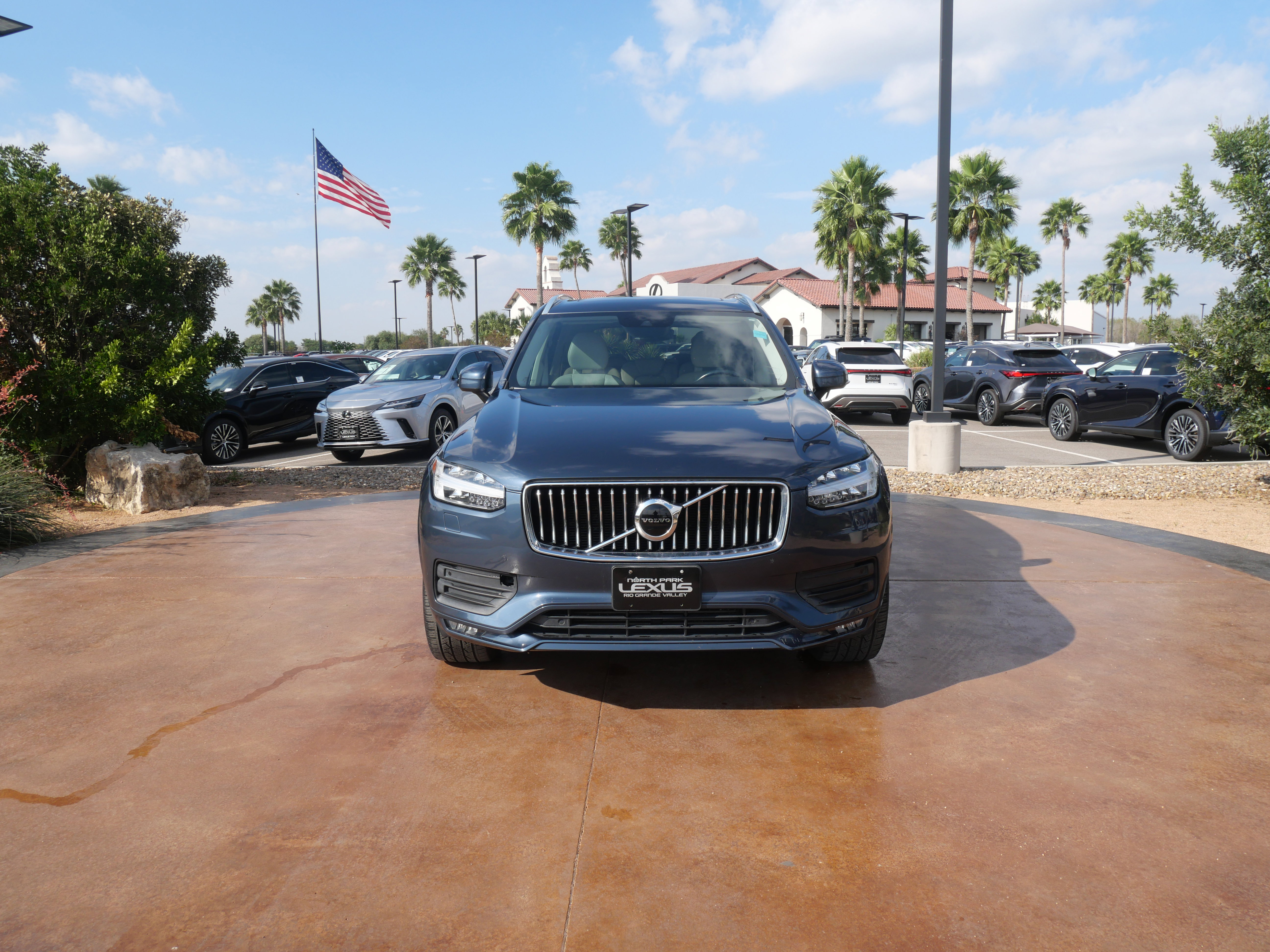 Used 2021 Volvo XC90 T6 Momentum image 6