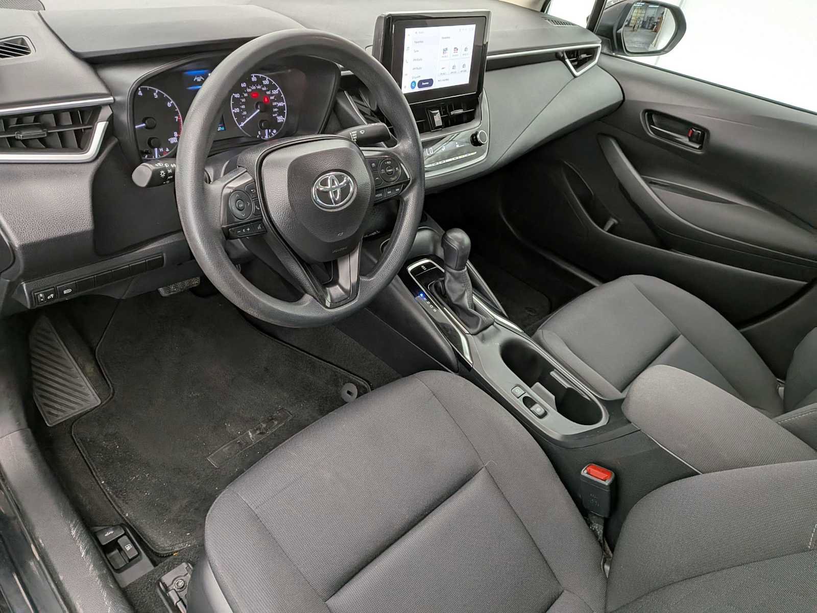 Used 2024 Toyota Corolla LE FWD image 2