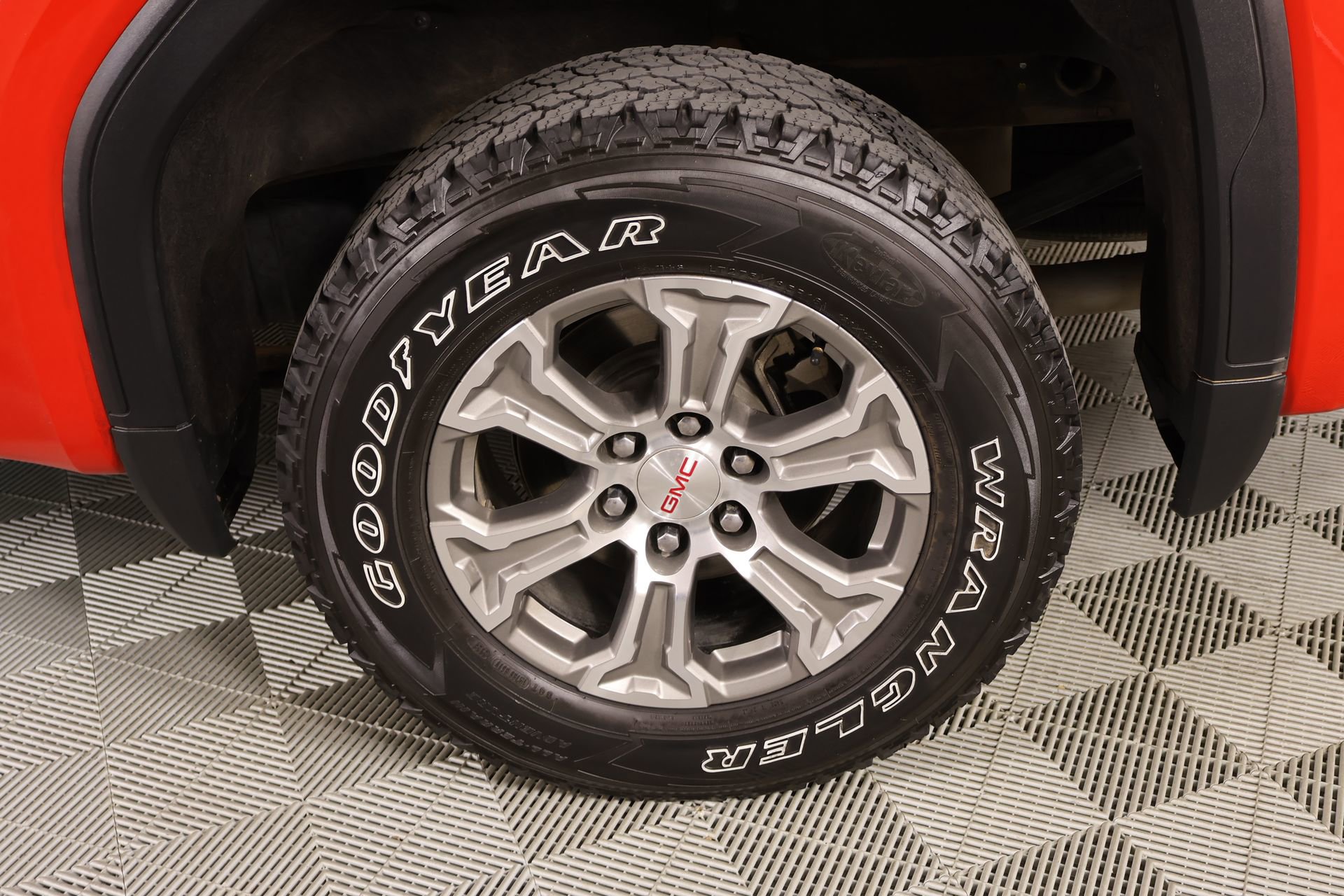 Used 2024 GMC Sierra 1500 SLE w/ Preferred Package image 18