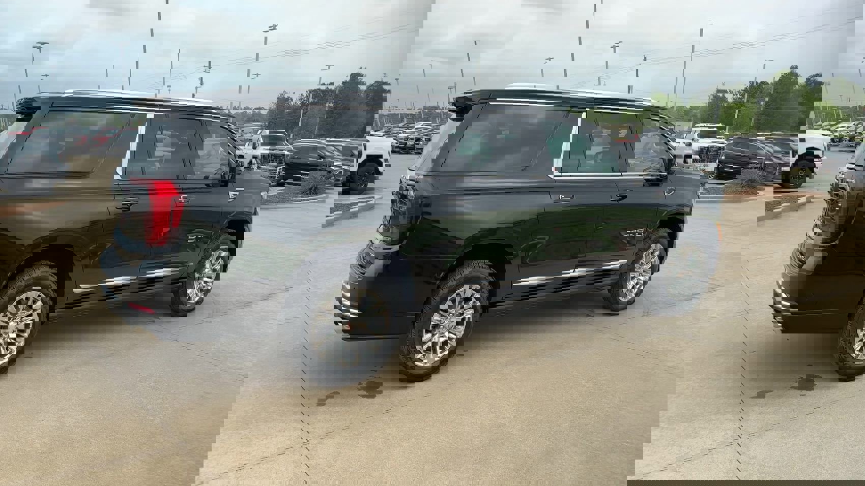 Used 2025 GMC Yukon XL Denali image 8