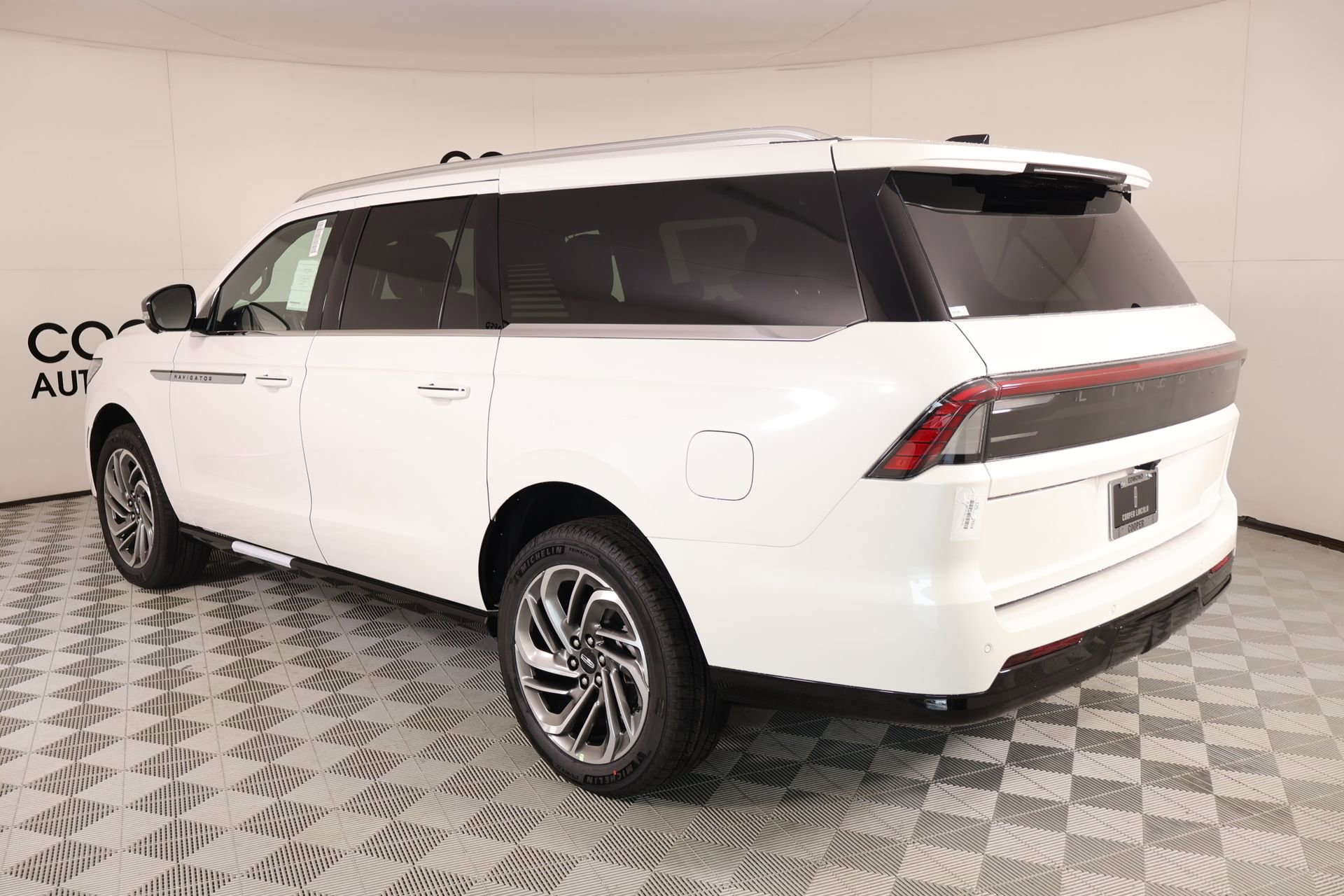 New 2026 Lincoln Navigator L Reserve AWD/4WD image 24