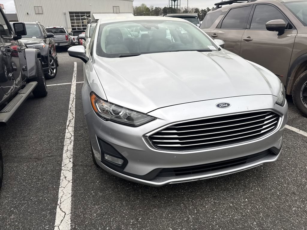 Used 2019 Ford Fusion SE w/ Equipment Group 151A image 3