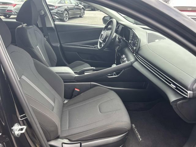 Certified 2023 Hyundai Elantra SE w/ Cargo Package image 17