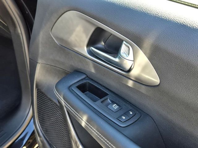 Used 2025 Chrysler Pacifica Select image 28