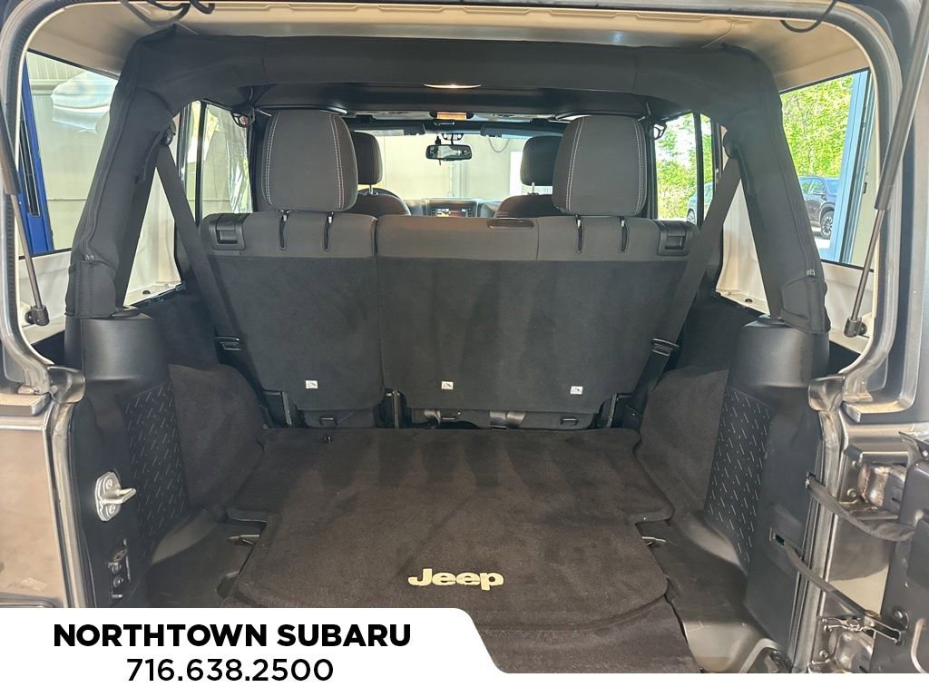 Used 2016 Jeep Wrangler Unlimited Sahara w/ Connectivity Group AWD/4WD image 18