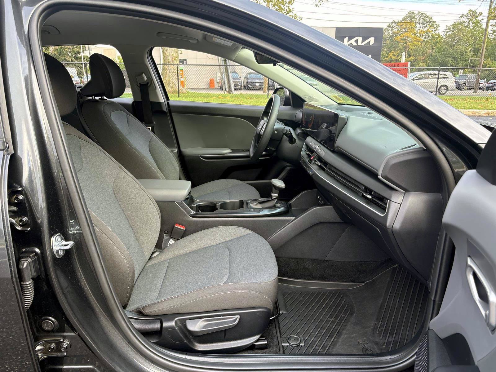 Used 2025 Kia K4 FWD image 23