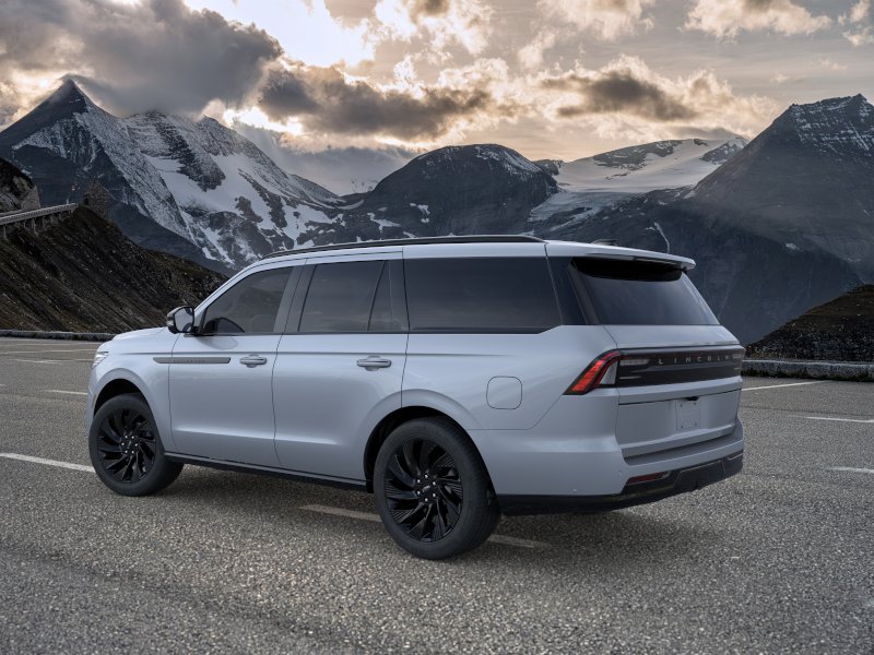 New 2026 Lincoln Navigator Reserve w/ Jet Appearance Package AWD/4WD image 4
