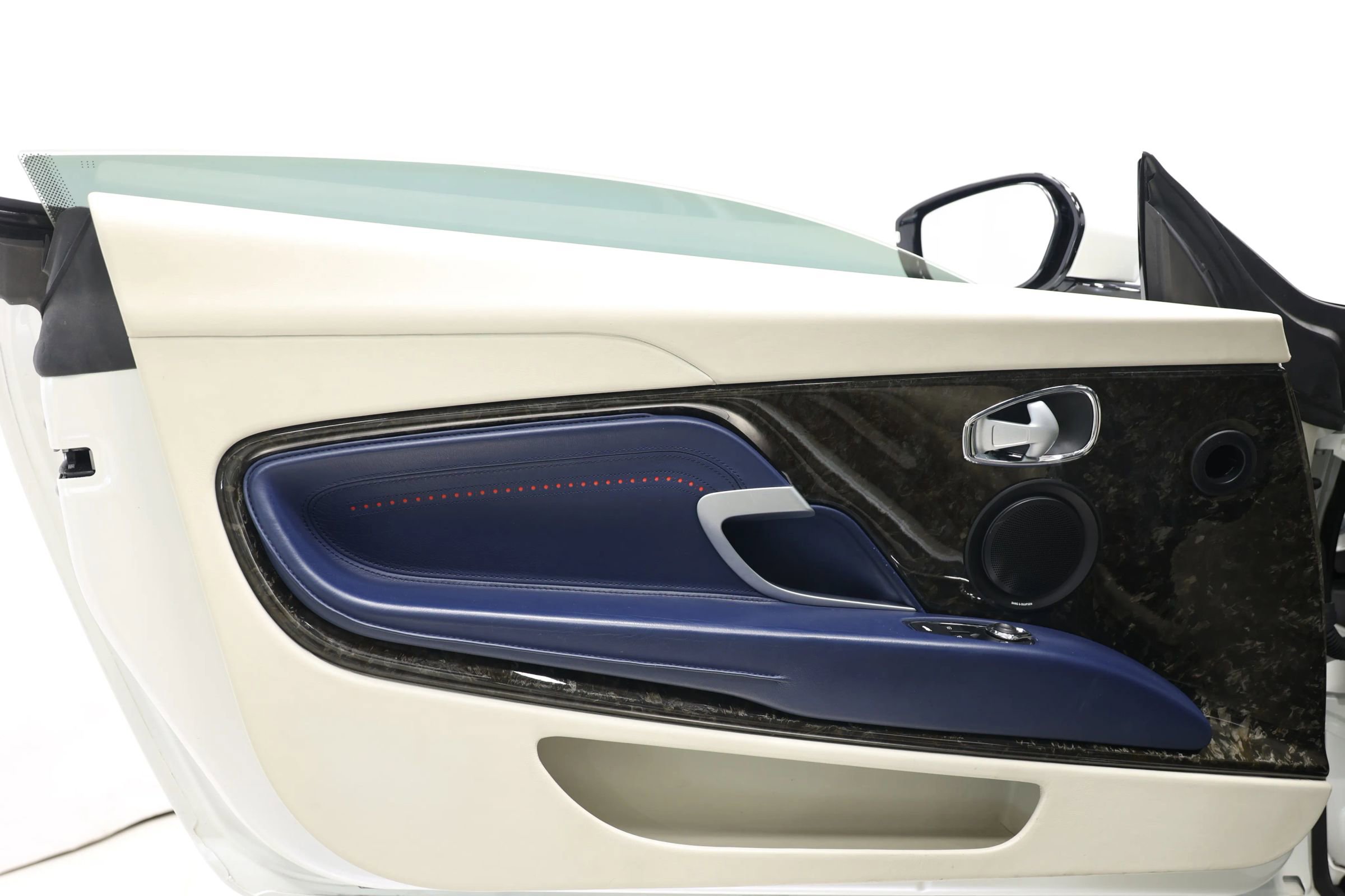 Used 2017 Aston Martin DB11 V12 image 13