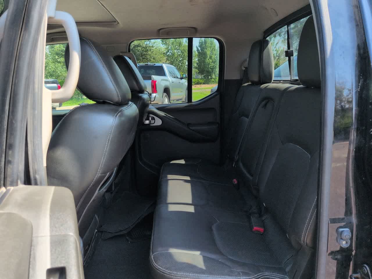 Used 2014 Nissan Frontier PRO-4X w/ Pro-4x Luxury Package AWD/4WD image 13