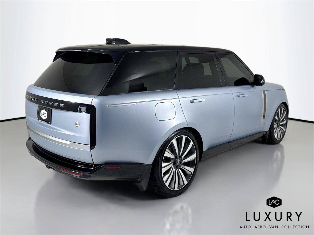 Used 2023 Land Rover Range Rover SV AWD/4WD image 6