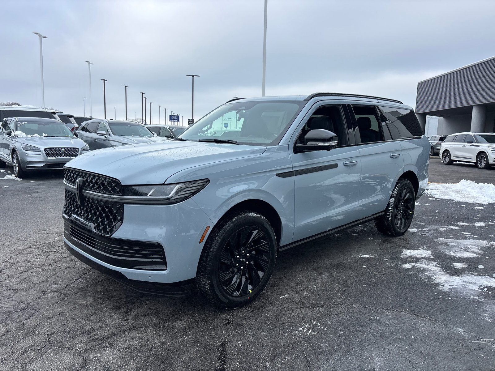 New 2025 Lincoln Navigator Reserve w/ Jet Appearance Package image 3