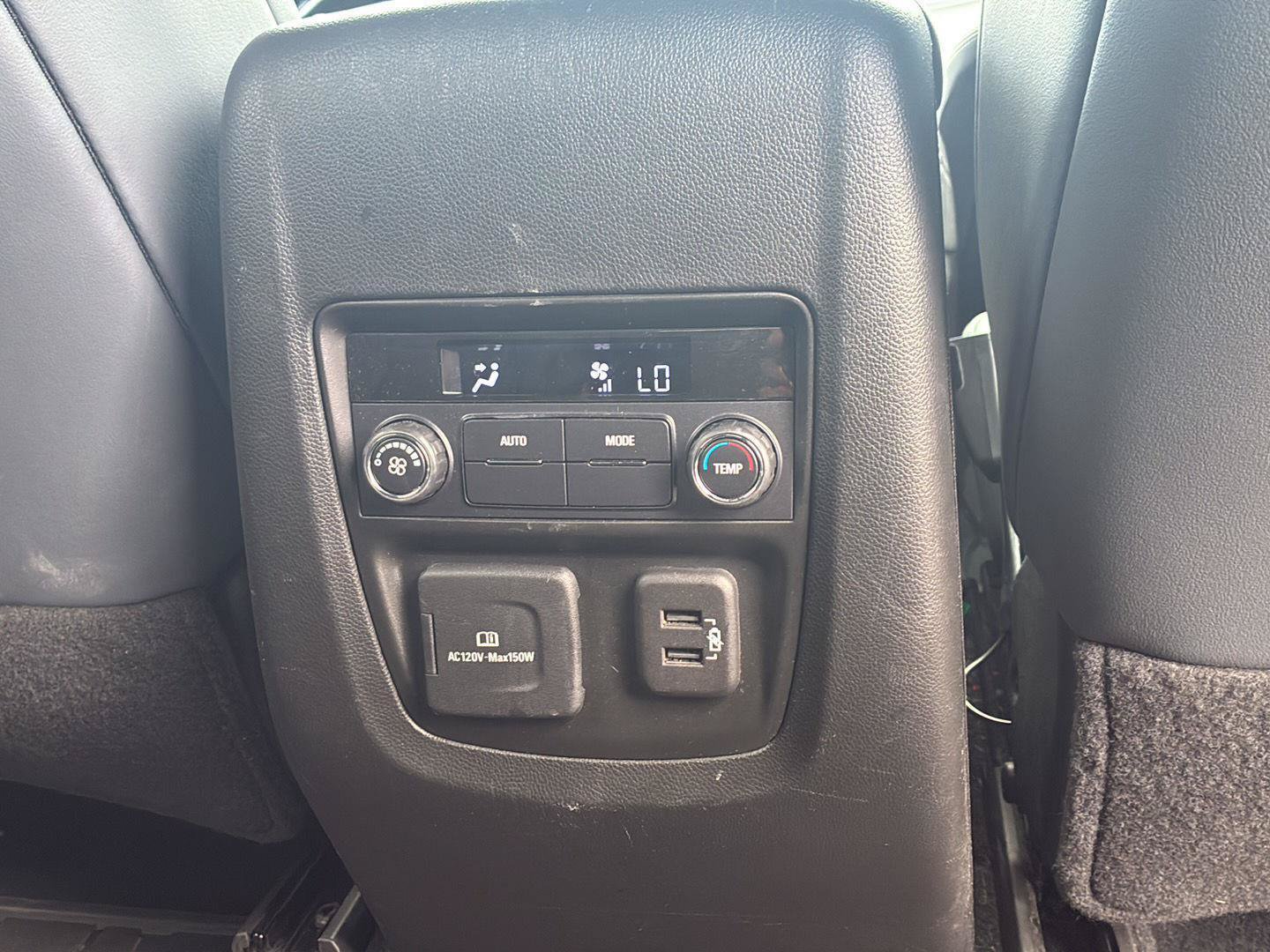 Used 2024 Buick Enclave Essence w/ Experience Buick Package FWD image 9