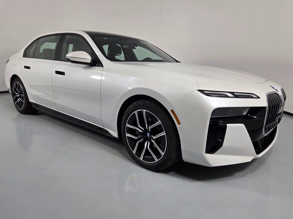 New 2026 BMW 750e xDrive image 7