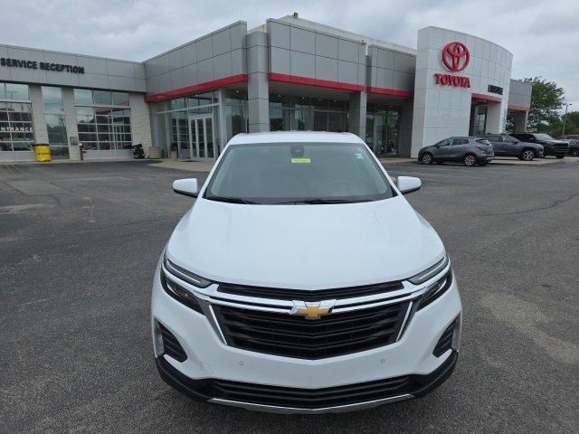 Used 2023 Chevrolet Equinox LT image 2