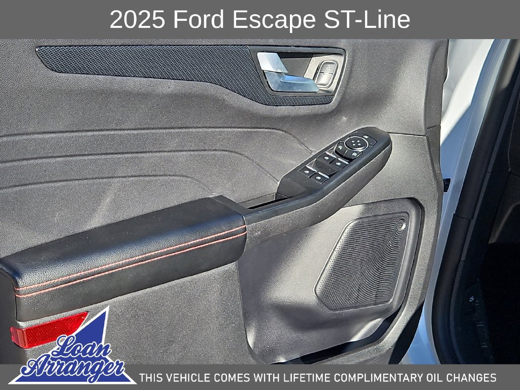 Used 2025 Ford Escape ST-Line FWD image 21