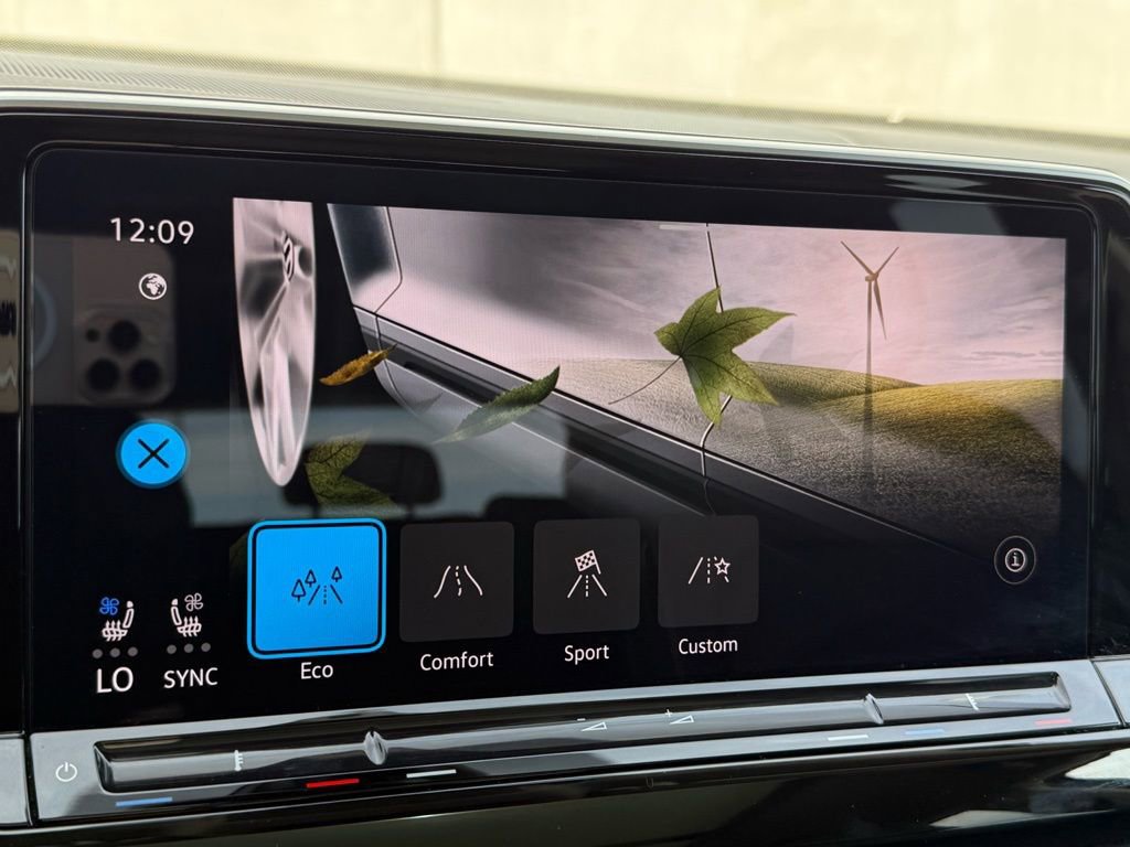 Certified 2025 Volkswagen Atlas SE FWD image 13