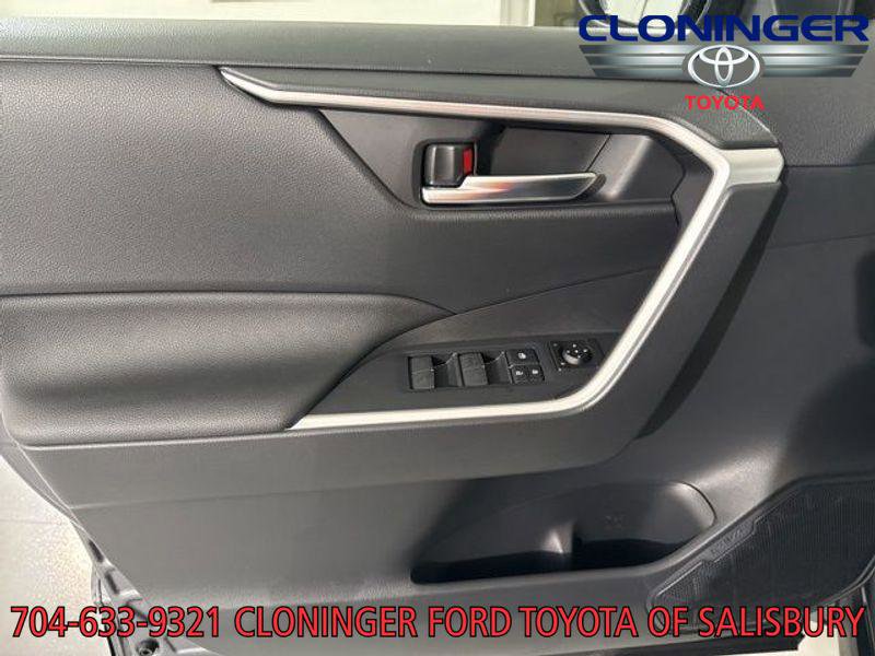 New 2025 Toyota RAV4 SE image 20