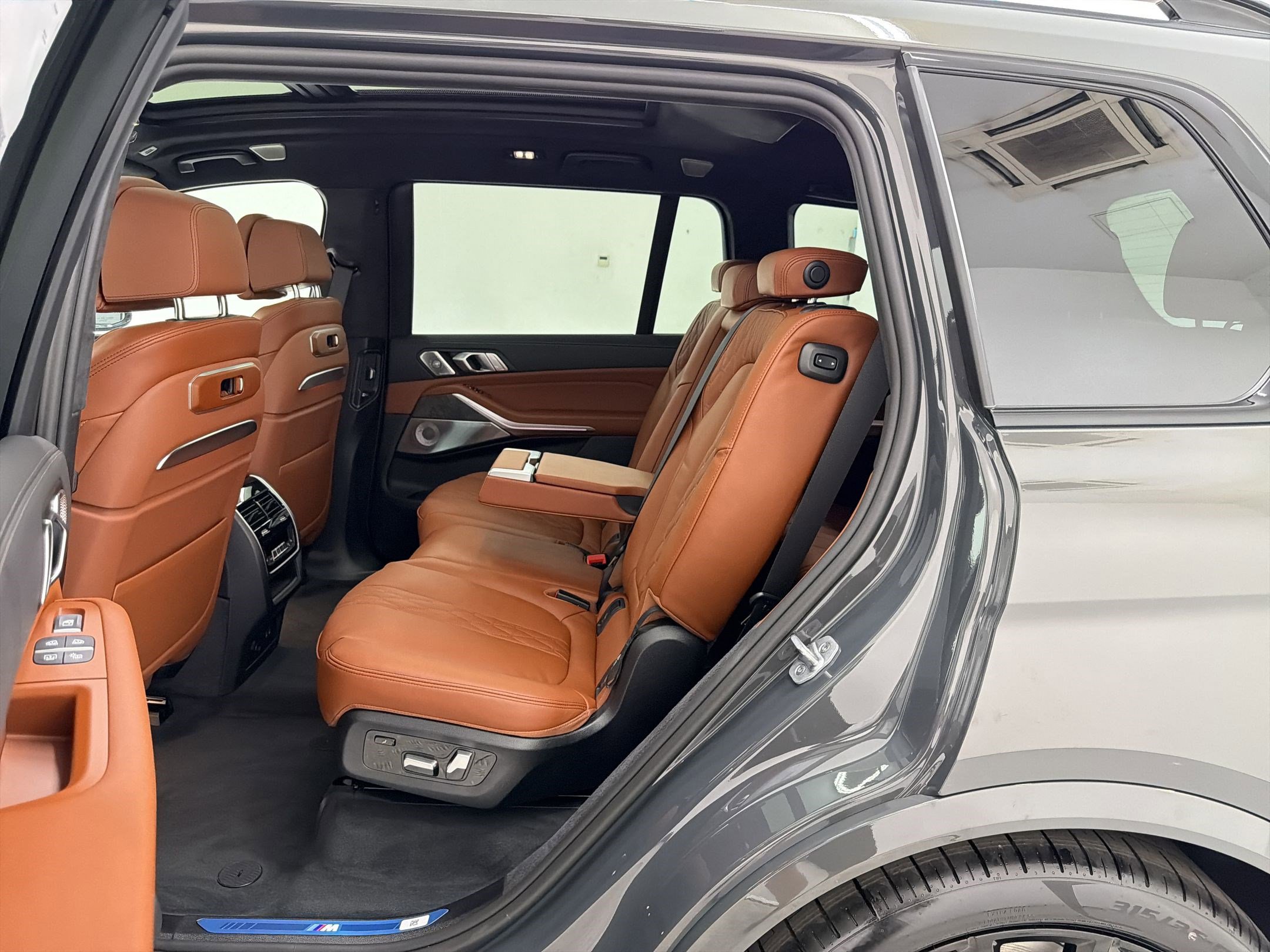 New 2027 BMW X7 M60i w/ Executive Package AWD/4WD image 14