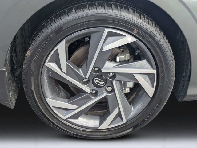 Used 2025 Hyundai Elantra SEL FWD image 11
