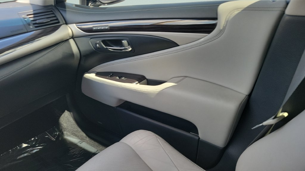 Used 2016 Lexus LS 460 w/ Comfort Package RWD image 13