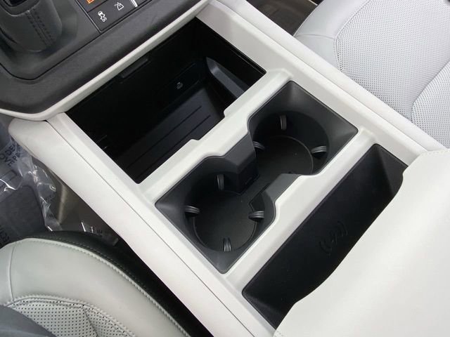 New 2025 Land Rover Defender 130 S image 9