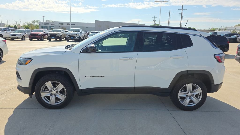 Used 2022 Jeep Compass Latitude image 2