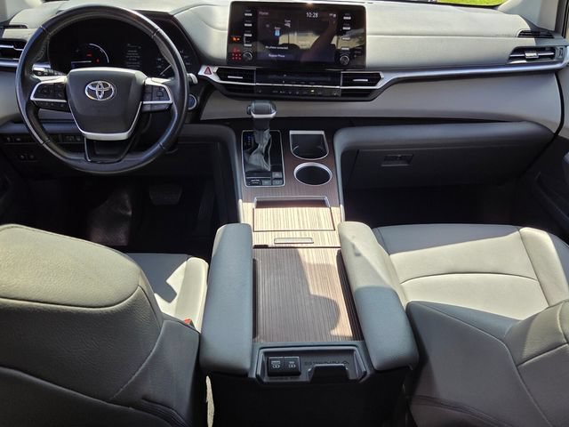 Used 2023 Toyota Sienna XLE FWD image 15