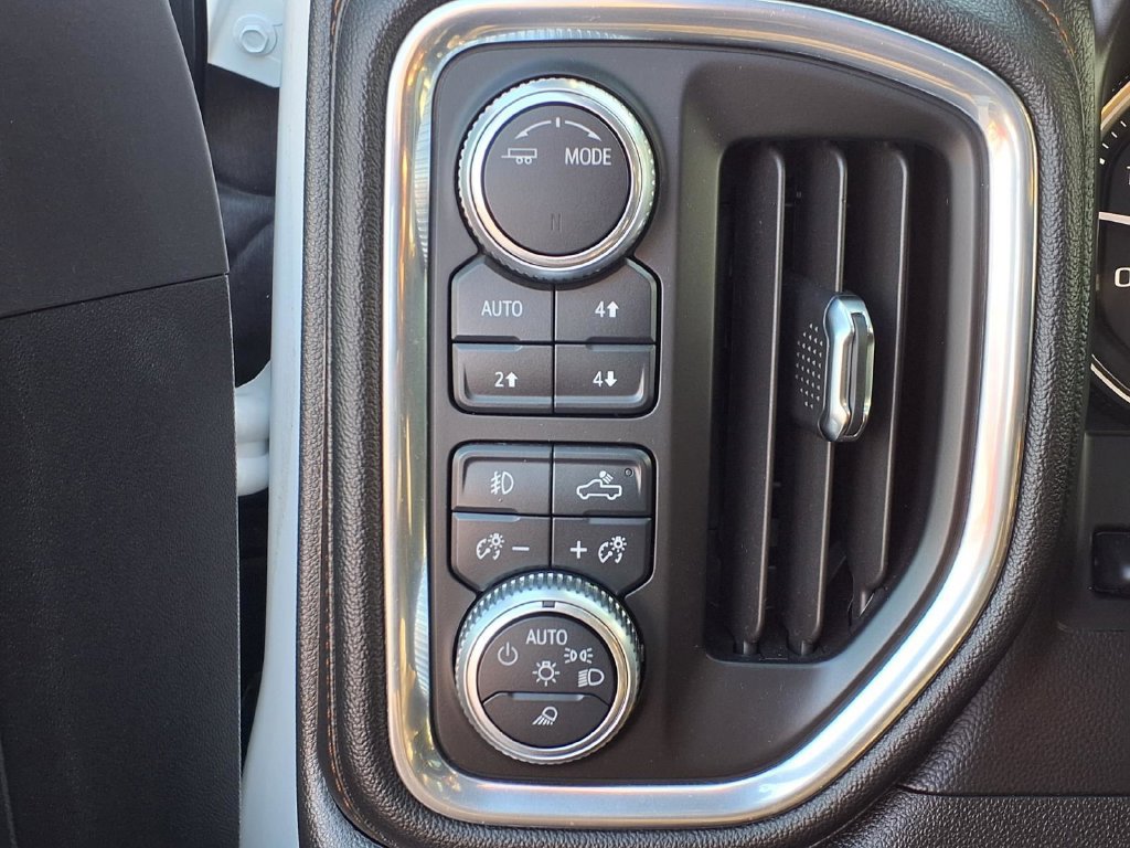 Used 2020 GMC Sierra 2500 AT4 w/ AT4 Premium Package AWD/4WD image 10