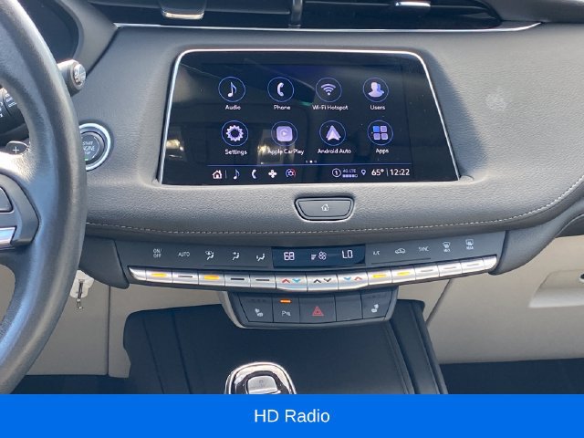 Used 2023 Cadillac XT4 Luxury w/ Cold Weather Package AWD/4WD image 10