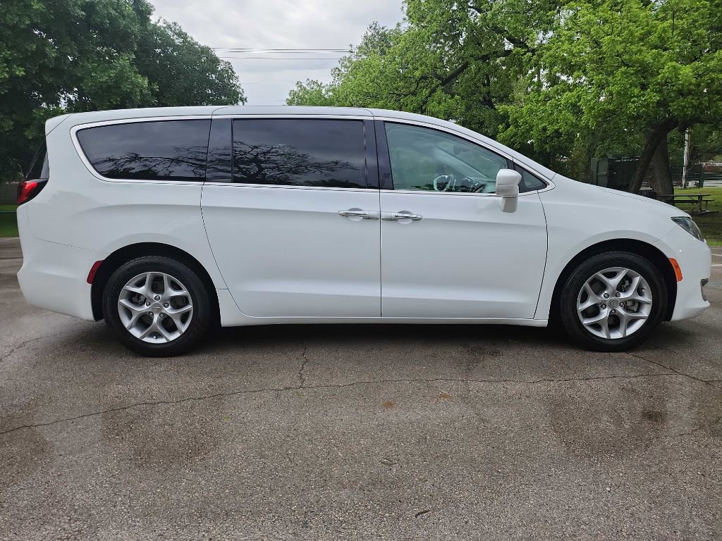 Used 2019 Chrysler Pacifica Touring Plus w/ Tire & Wheel Group image 6