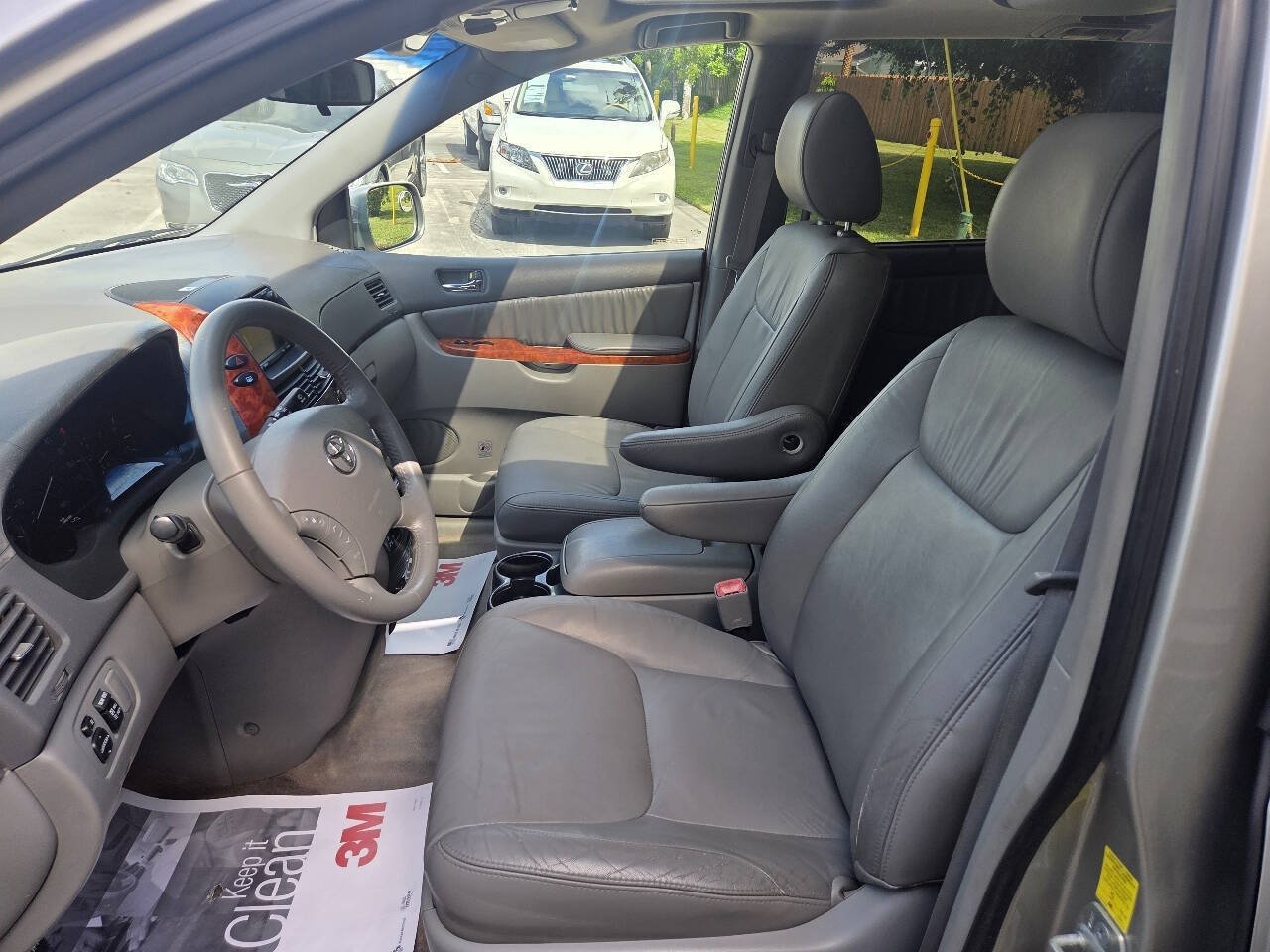 Used 2010 Toyota Sienna XLE Limited FWD image 8