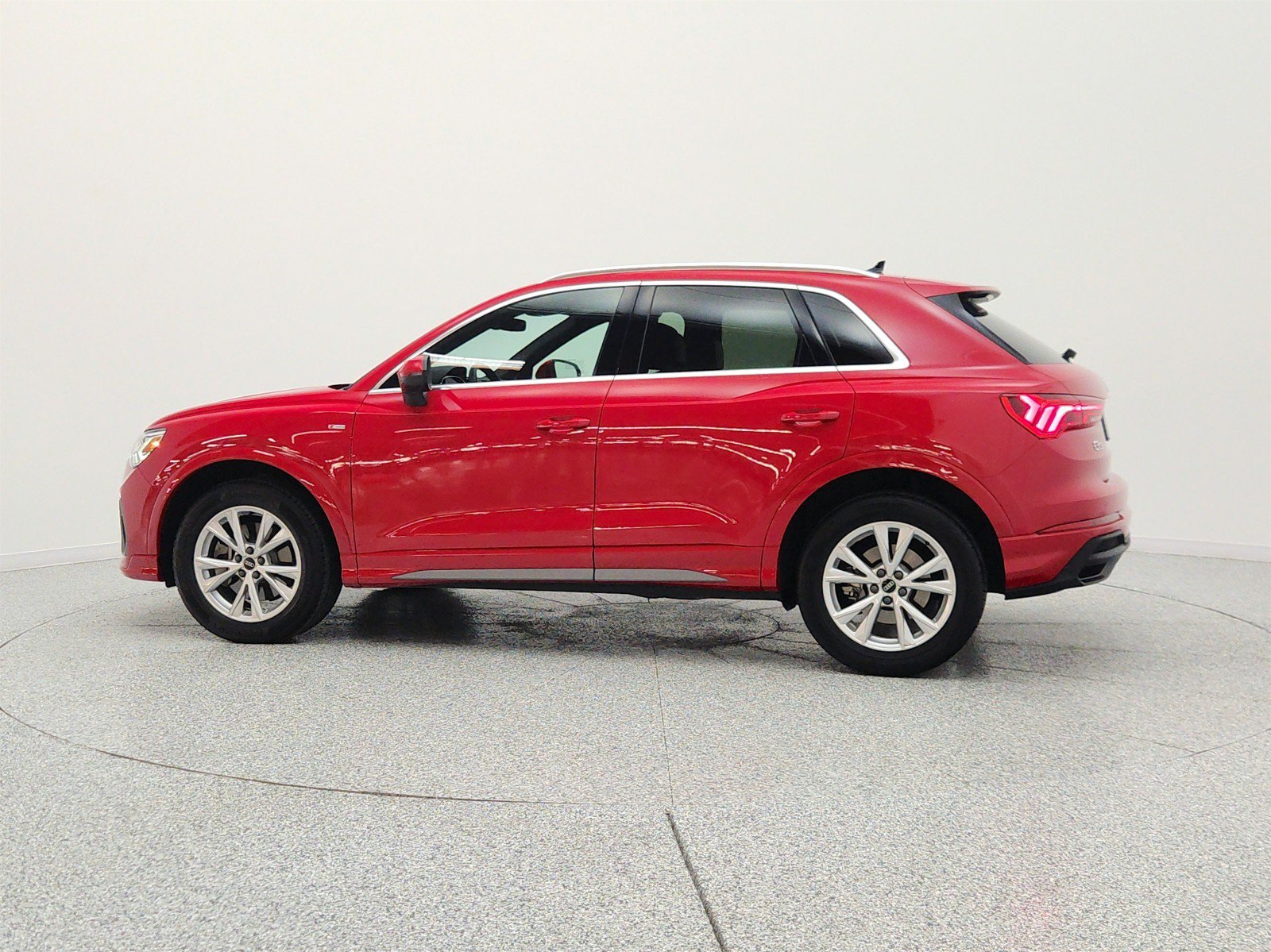 Used 2023 Audi Q3 2.0T Premium Plus w/ Premium Plus Package AWD/4WD image 8