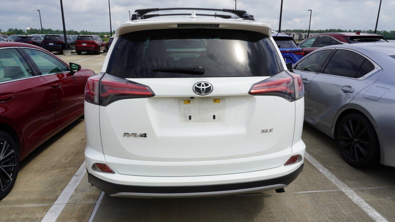 Used 2017 Toyota RAV4 XLE FWD image 5