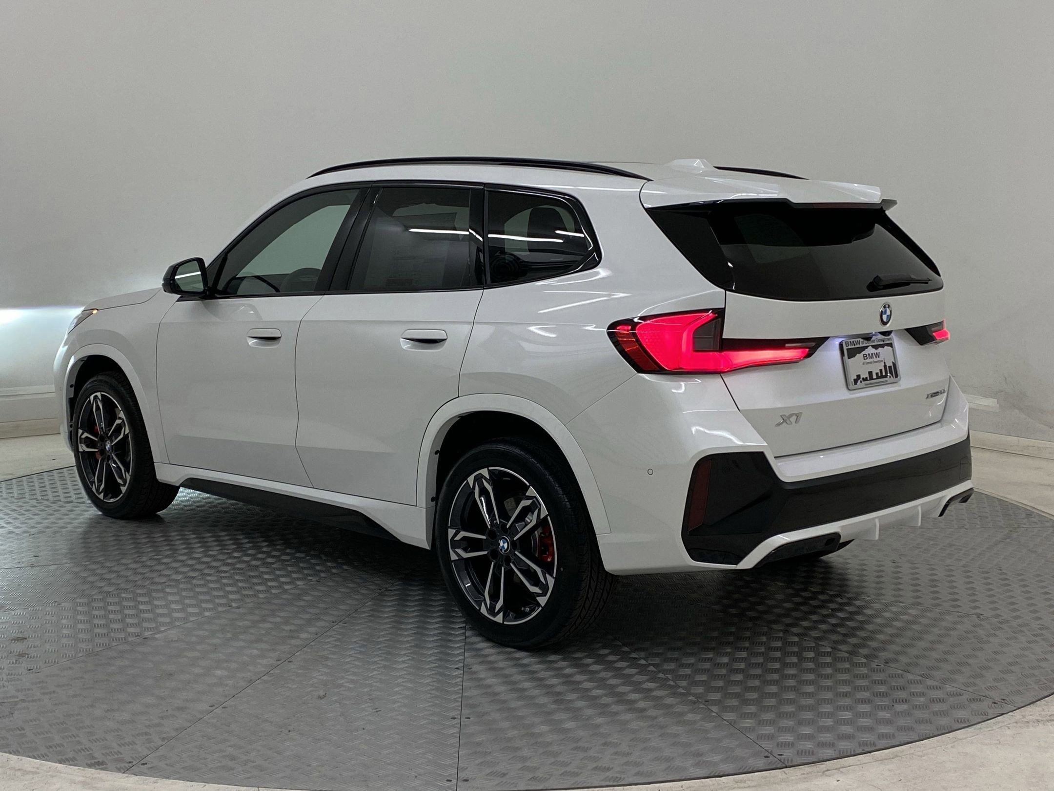 Used 2025 BMW X1 xDrive28i w/ Premium Package image 3