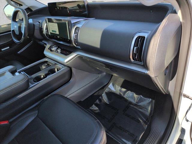 Used 2025 Ford Expedition Platinum image 25