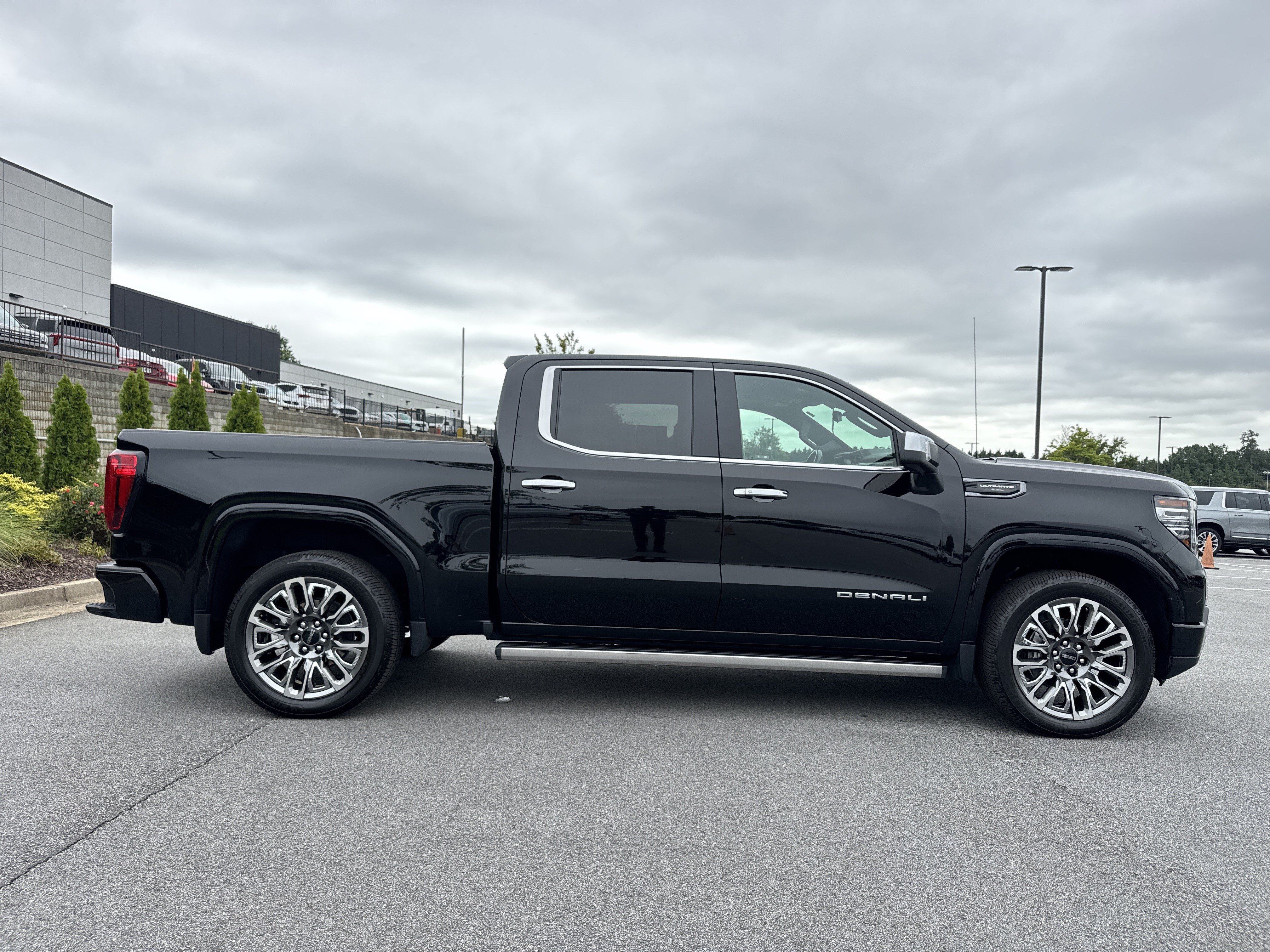 Used 2023 GMC Sierra 1500 Denali Ultimate AWD/4WD image 10