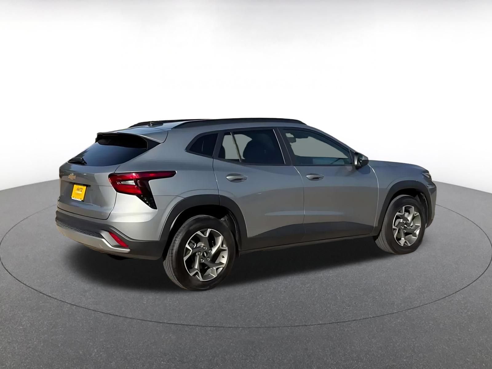 Used 2025 Chevrolet Trax LT FWD image 14