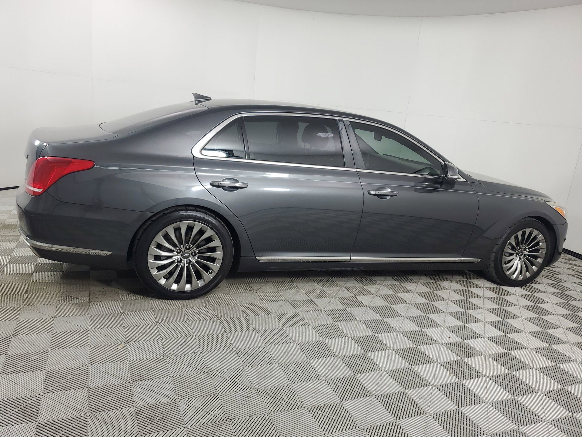 Used 2017 Genesis G90 3.3T Premium image 12