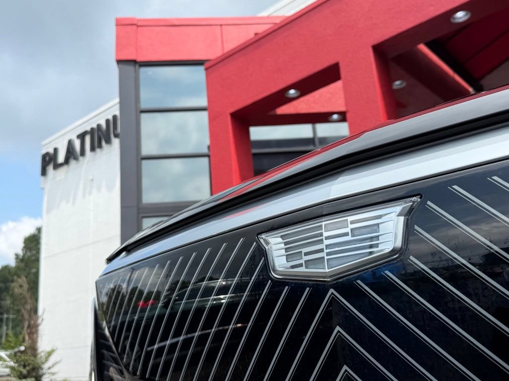 Used 2024 Cadillac Lyriq Luxury AWD/4WD image 4