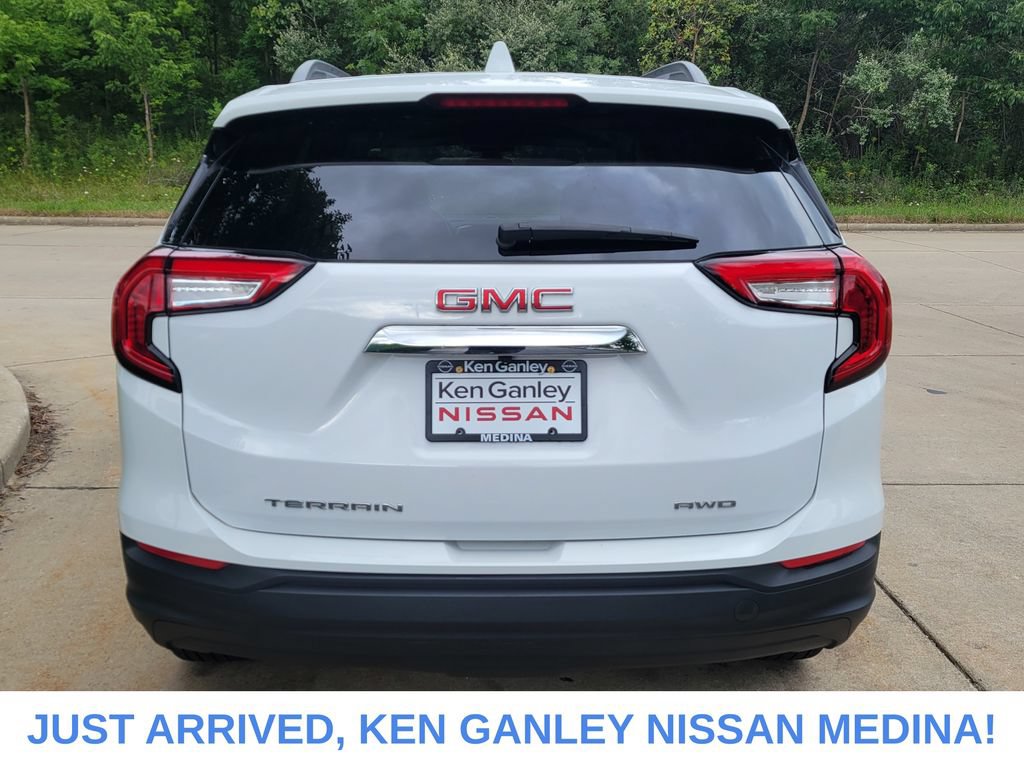 Used 2024 GMC Terrain SLE w/ Driver Convenience Package AWD/4WD image 4
