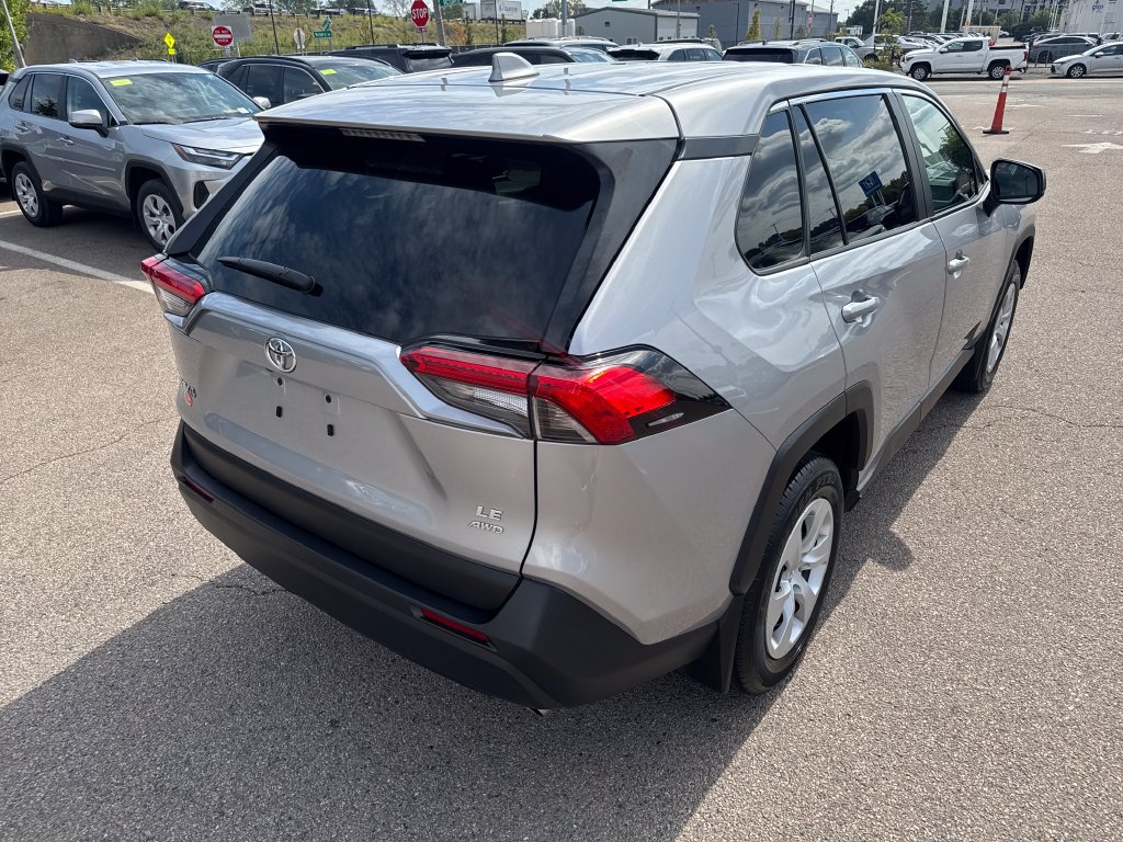 Used 2024 Toyota RAV4 LE AWD/4WD image 8