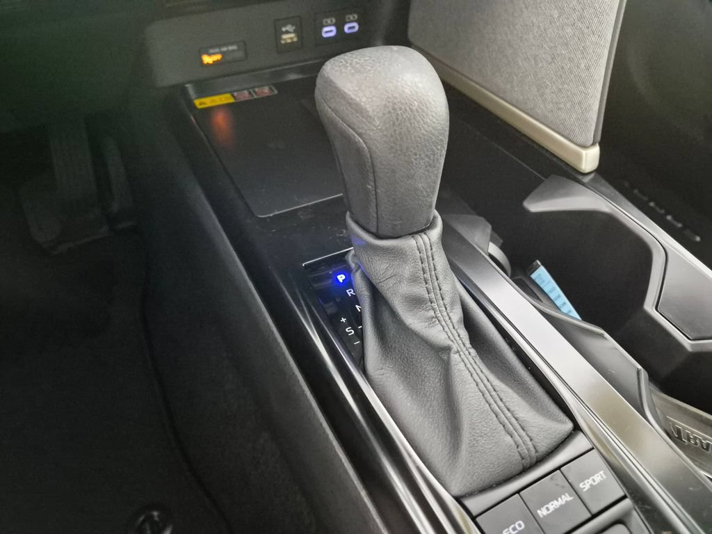 Used 2025 Toyota Camry LE FWD image 17