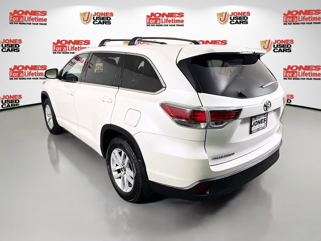 Used 2016 Toyota Highlander LE image 2