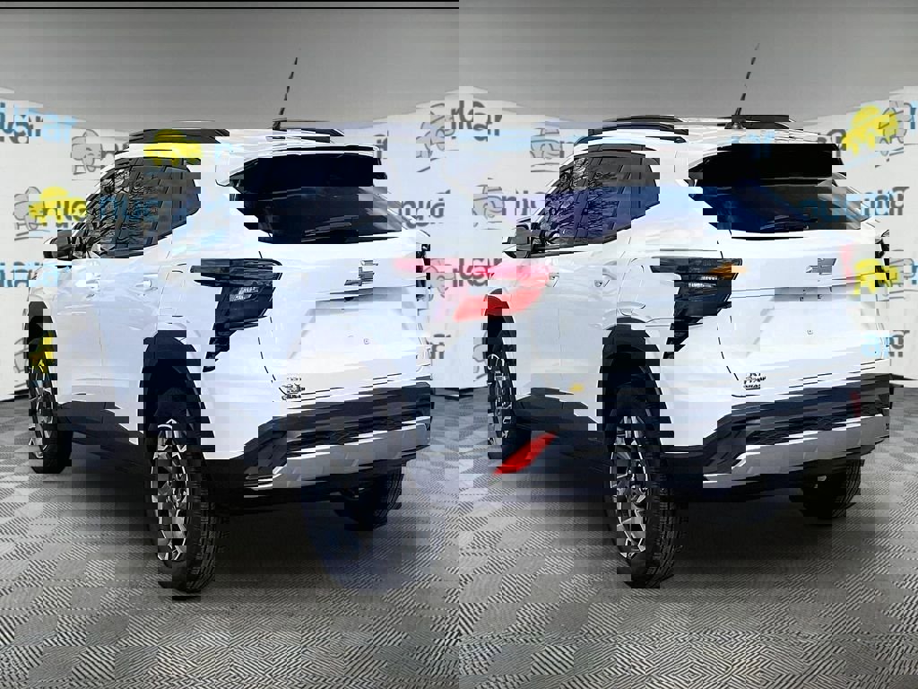 Used 2025 Chevrolet Trax LT w/ LT Convenience Package FWD image 4