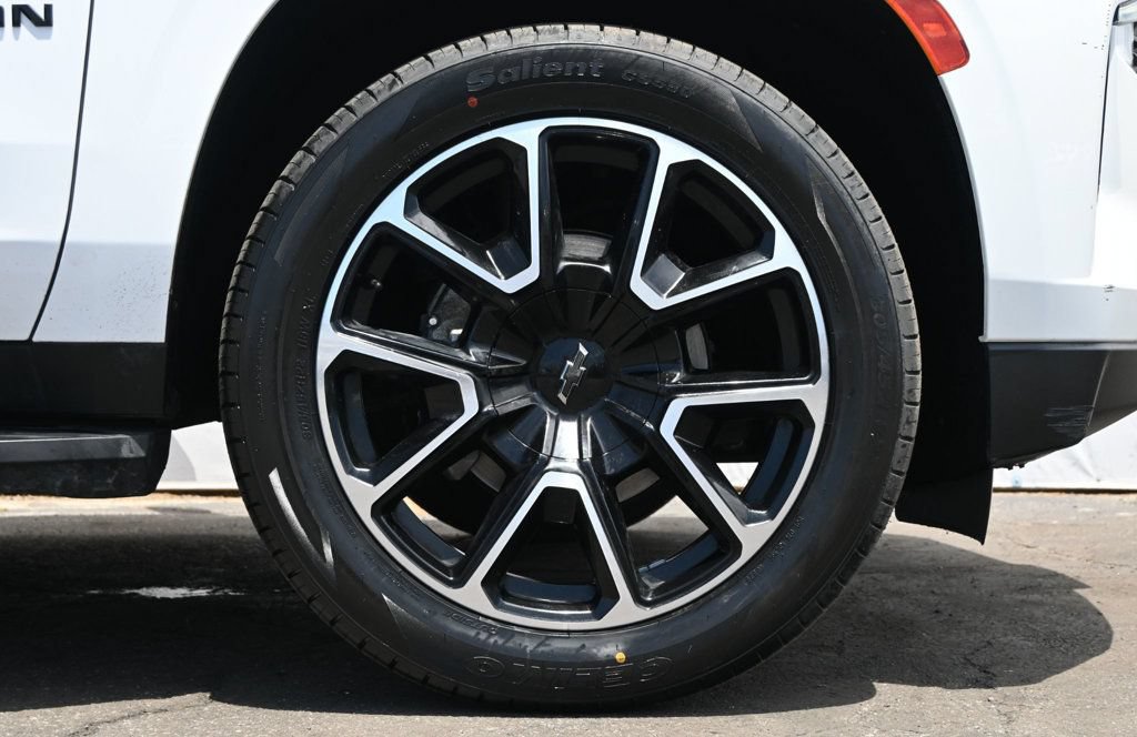 Used 2021 Chevrolet Suburban RST RWD image 6