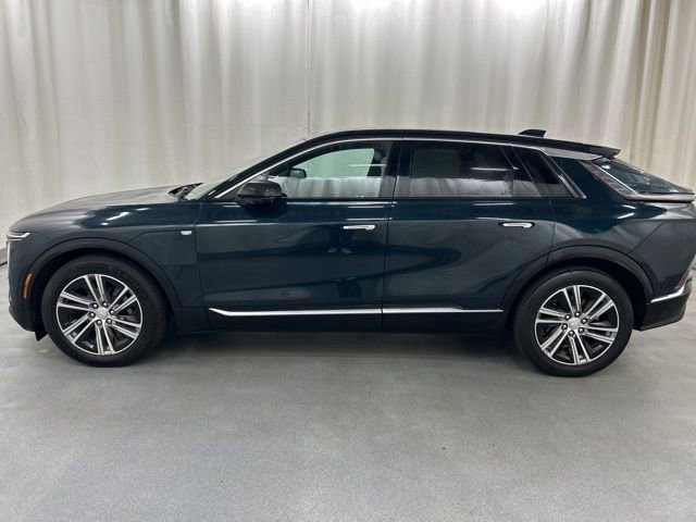 Used 2024 Cadillac Lyriq Luxury image 3