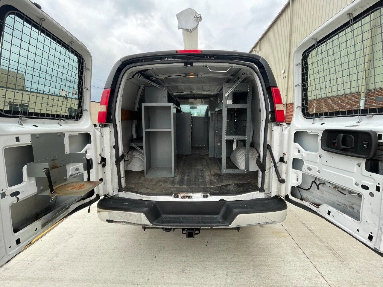 Used 2015 Chevrolet Express 2500 image 19