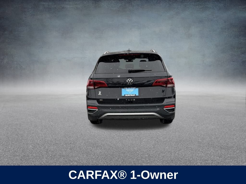 Used 2023 Volkswagen Taos SE w/ Black Wheel Package image 4