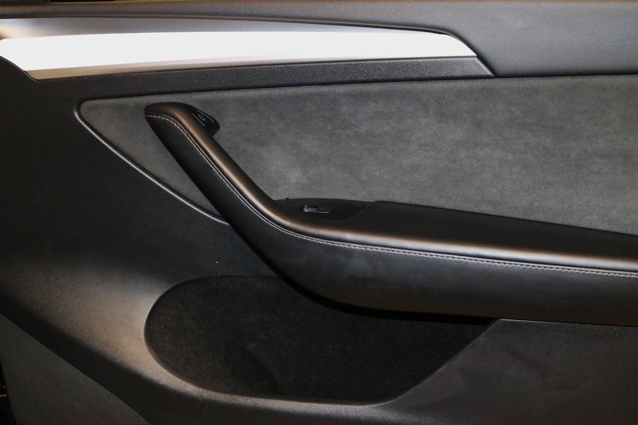 Used 2023 Tesla Model Y Long Range AWD/4WD image 59