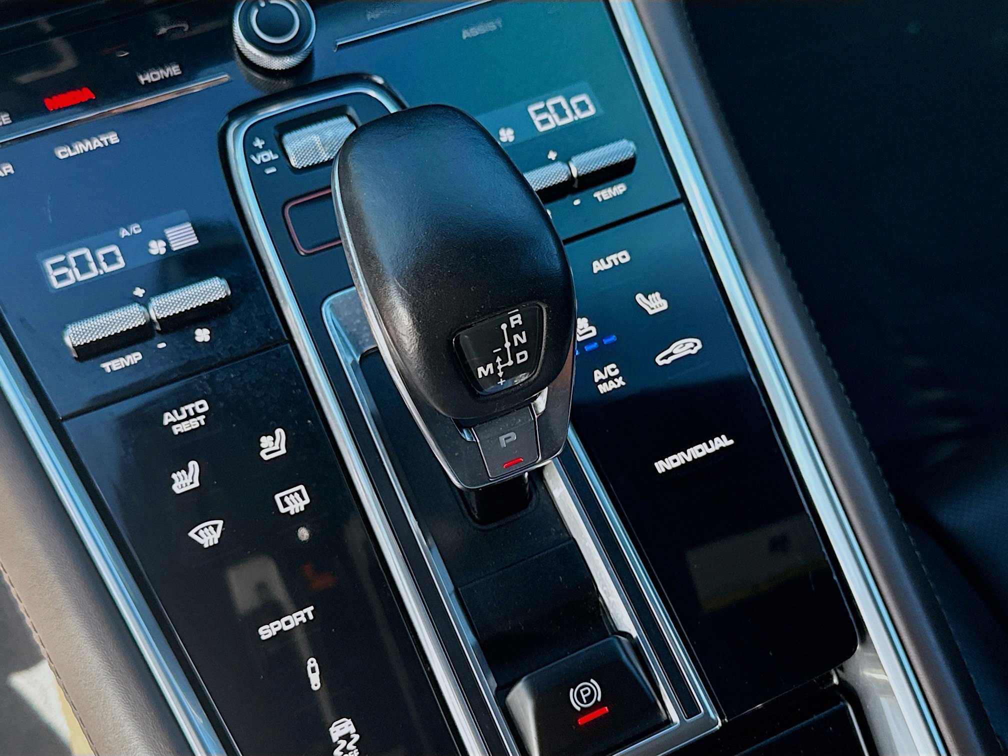 Used 2020 Porsche Panamera 4 image 13
